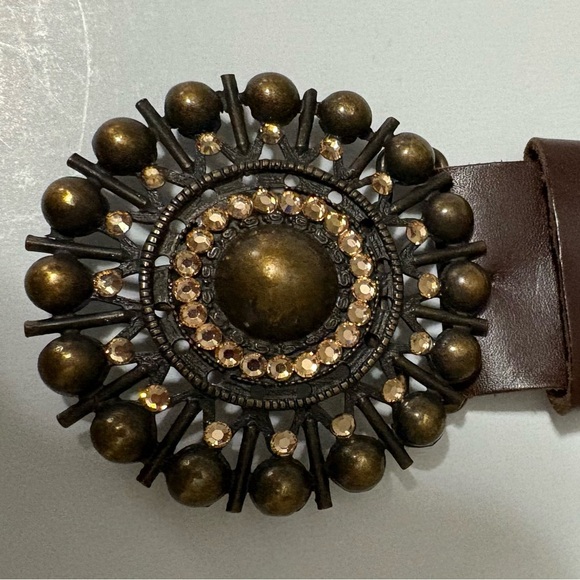 Black & Brown brown leather statement belt. Length is 43 inches. Large buckle. - Picture 4 of 14